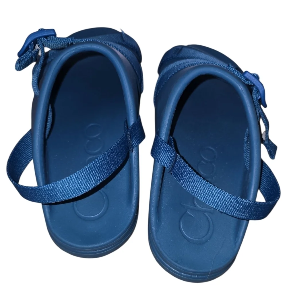 Chaco Youth Size 4.5 Deep Blue Sandals
